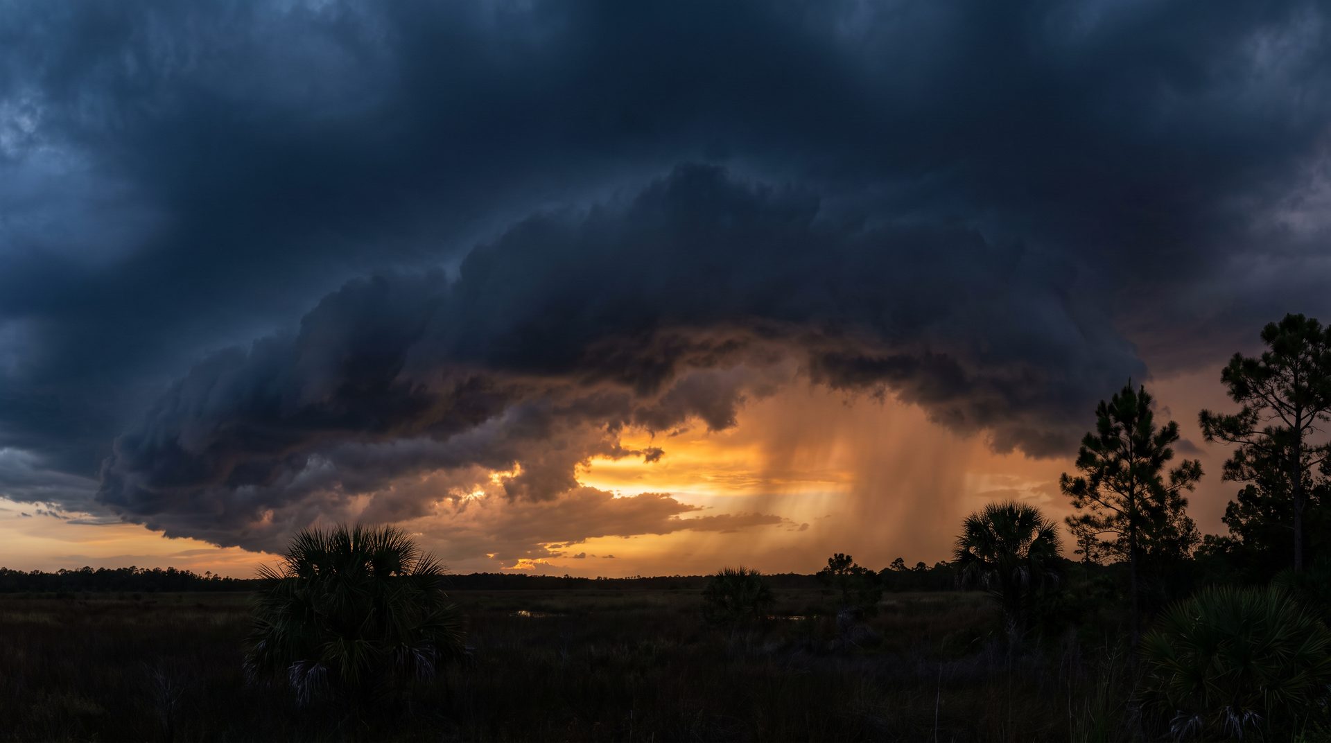 Thunderstorm and rain moving across the Central Florida landscape
